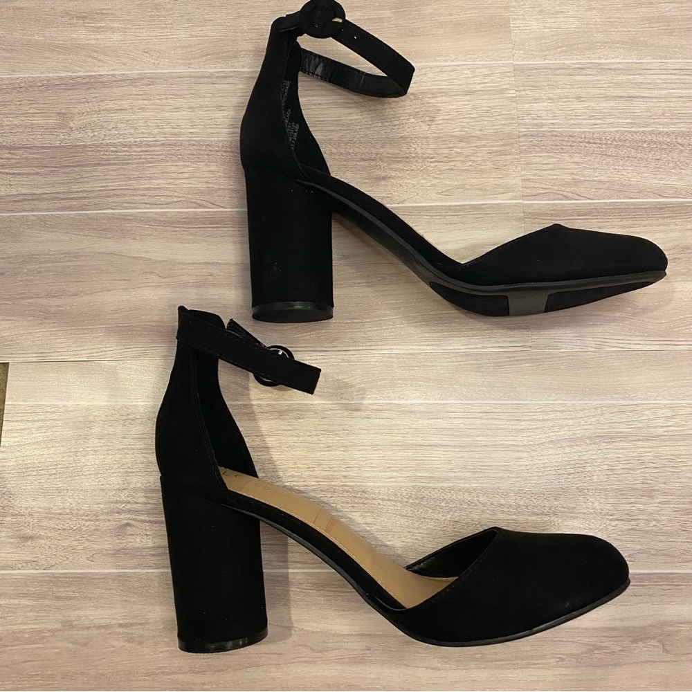 Lauren Conrad black faux suede round heels closed toe with strap size 7.5 - Picture 4 of 14